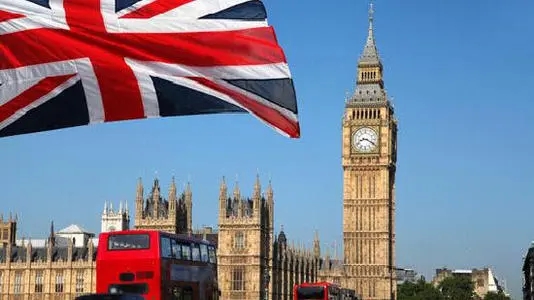 英国政府取消对进入英格兰的旅客行前新冠检测要求