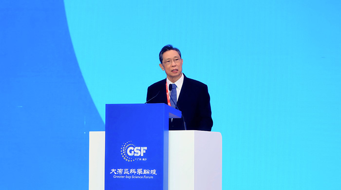 10%和0.0001%孰轻孰重？加强对老年人的新冠病毒疫苗接种！