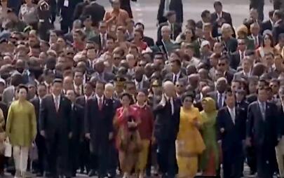 头条 · 以世界眼光关注人类前途命运