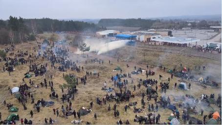 白波边境难民危机升级！波兰被指部署“打击兵力”，白方：增派情报力量并加强边境防卫