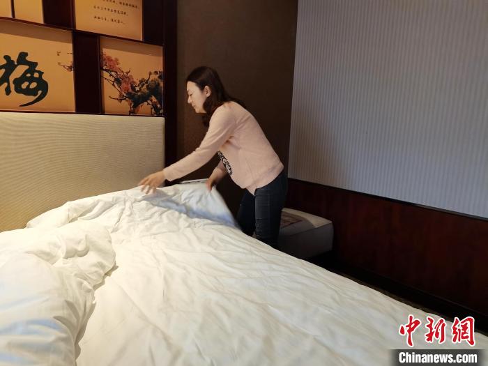 从额济纳到鄂尔多斯：滞留游客点赞草原“此心安处是吾乡”