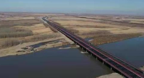 黑龙江南下出省大通道改扩建项目交工通车