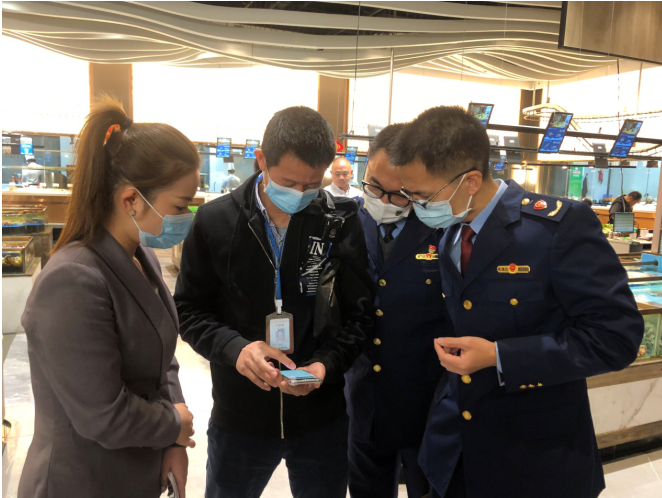 厦门开展多部门联合执法检查 维护节日市场稳定