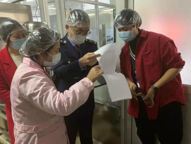 厦门集美灌口推动春季校园食安检查专项行动落实