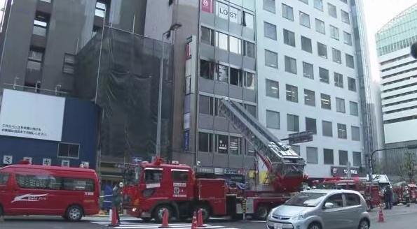 日本大阪市一栋大楼起火 已有27人心肺功能停止