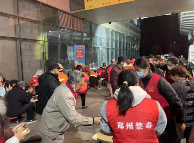 河南郑州禁毒情系绿色环卫  一碗“禁毒饺”温暖一座城