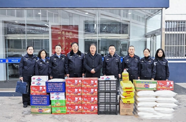 吕梁离石公安分局党委开展节前走访慰问活动