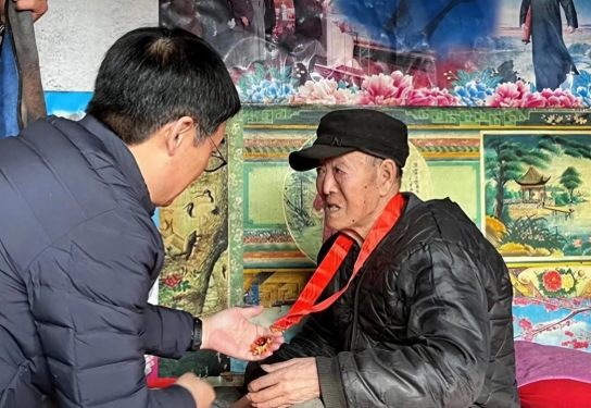 忻州原平副市长、公安局局长郑锦绣开展春节前走访慰问活动