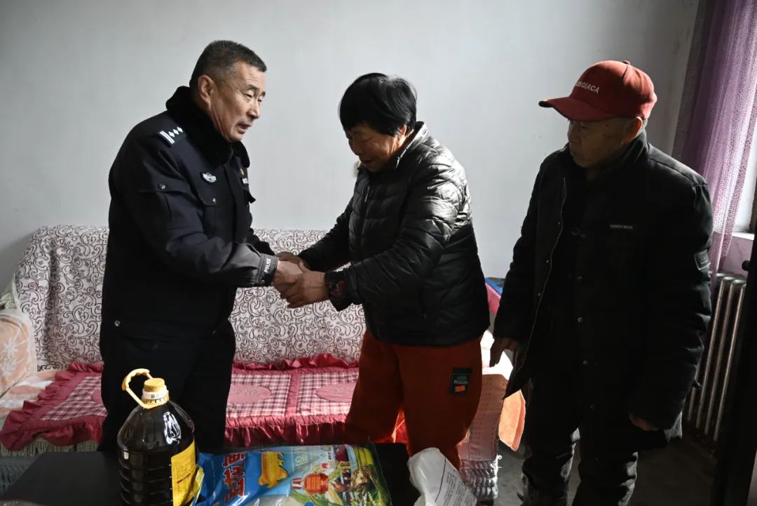 山西襄垣：18名民辅警共同的“崔大姐”