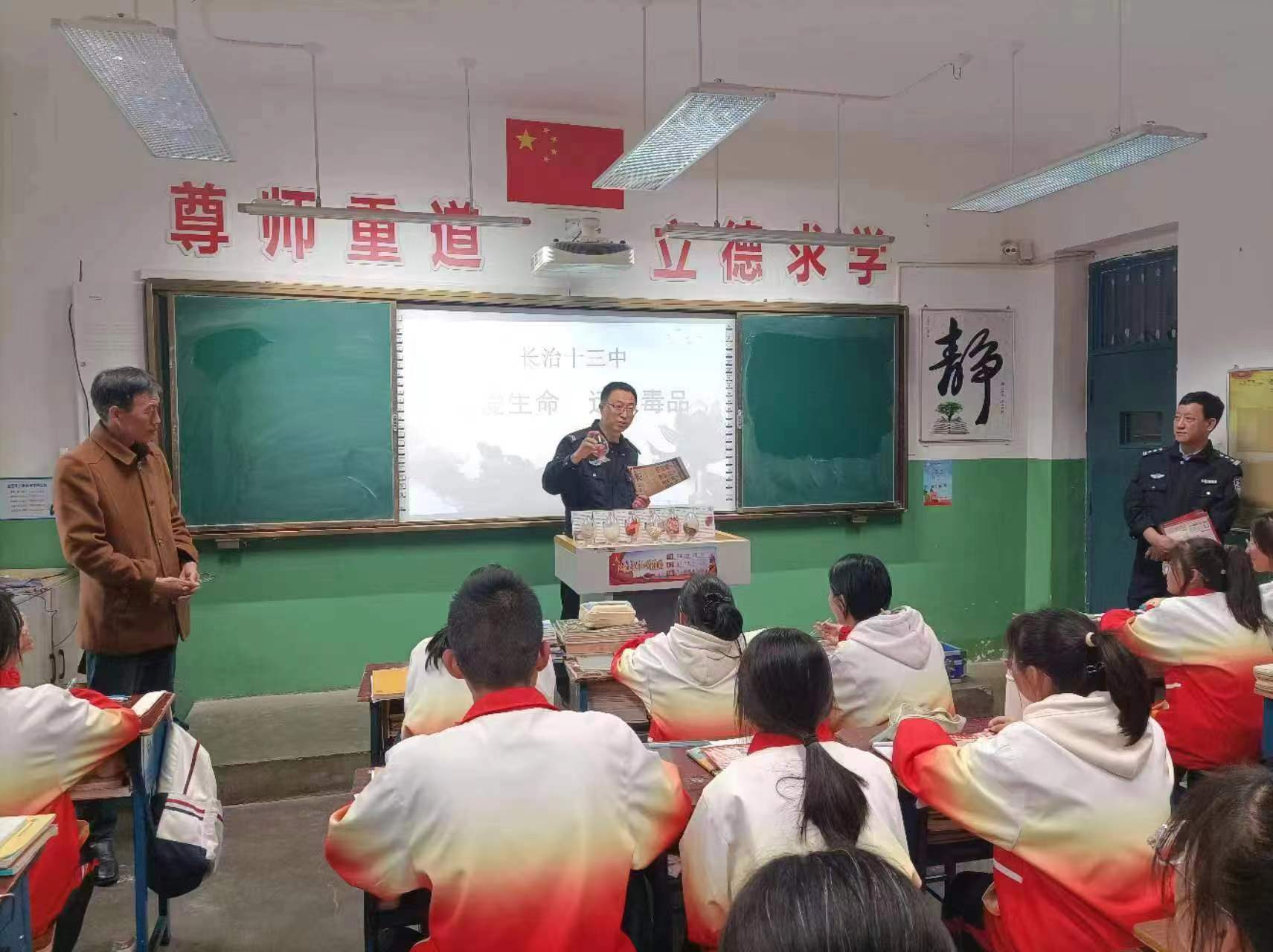 长治潞城：平安护学“警”相伴