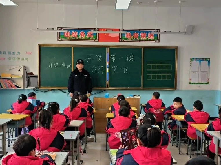长治平顺：开学第一课   平安“警相随”