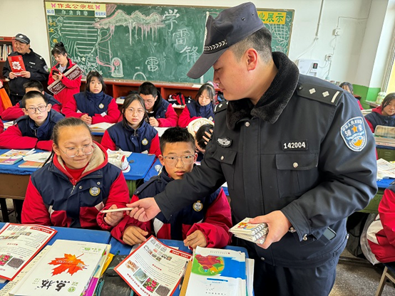 “警”彩纷呈！山西太谷公安多形式开展法治宣传进校园
