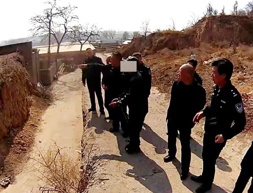 "警"追不舍! 潜逃32年  两名命案逃犯终落网