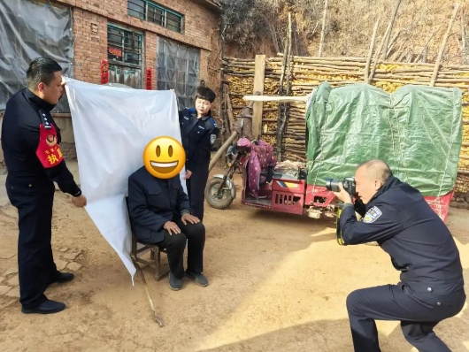 长治屯留公安分局：“窗口”开到百姓家  上门办证解民忧