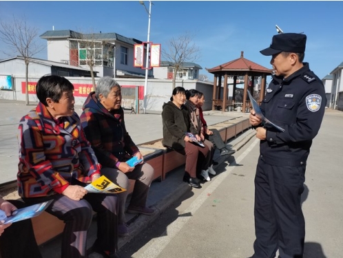太原阳曲县杨兴派出所开展防范养老诈骗宣传活动