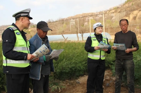 临汾公安交警积极开展春耕农忙时节交通安全宣传主题活动