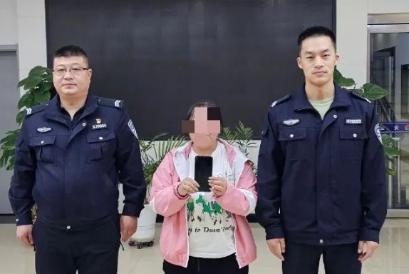 太原娄烦：小学生拾“机”不昧交警察  民辅警助力成功寻失主