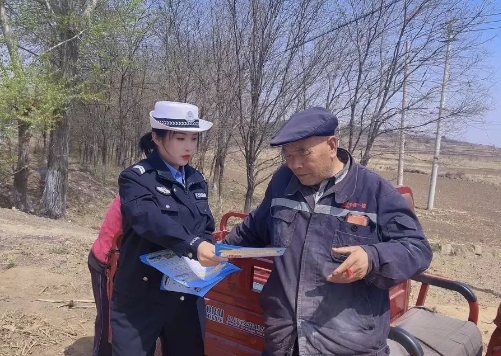 长治壶关交警：深入田间地头，播撒交通安全“种子”