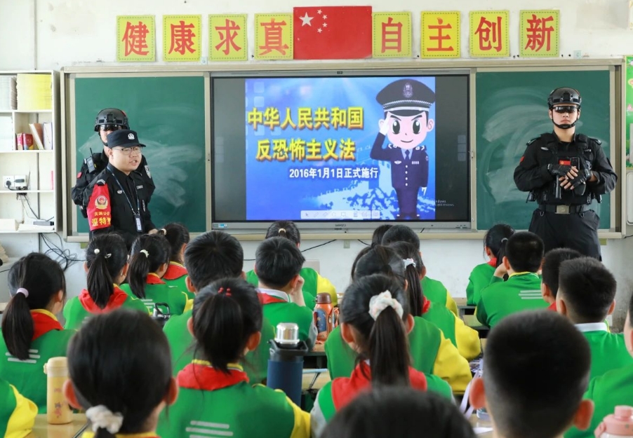 反恐防暴进校园，护航成长筑平安！临汾洪洞公安开展反恐防暴普法宣传活动