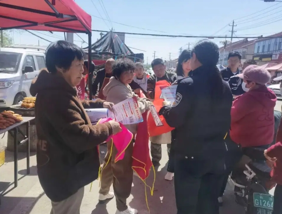 长治壶关公安：反邪宣传“赶大集” 烟火气里“送平安”