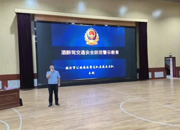 临汾公安交警支队开展“4.30全国交通安全反思日”暨“道路交通安全法” 实施二十