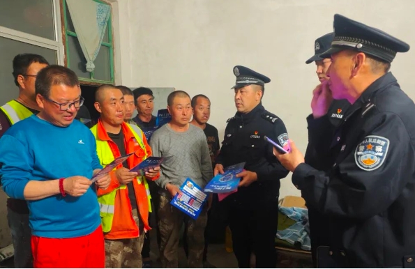 太原娄烦县盖家庄派出所常态化开展夜间巡逻防控工作