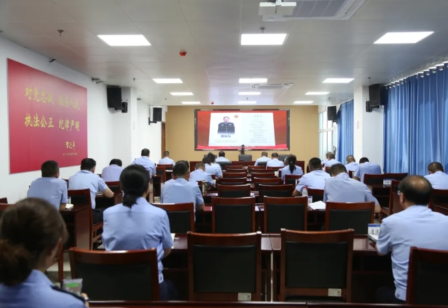 长治市公安局组织收看全国“公安楷模”魏和友同志先进事迹发布仪式