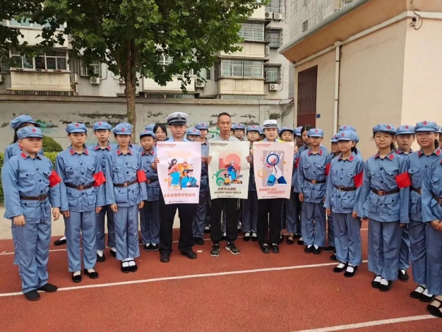 临汾公安交警开展迎“六一” 交通安全进校园活动 守护成长“警”相随