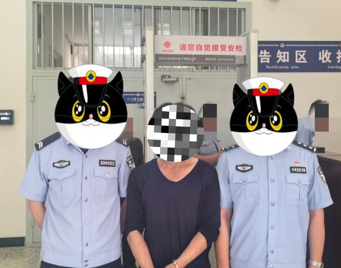 长治：一男子不思悔改，深夜扒窗偷窥女性狂再次被抓