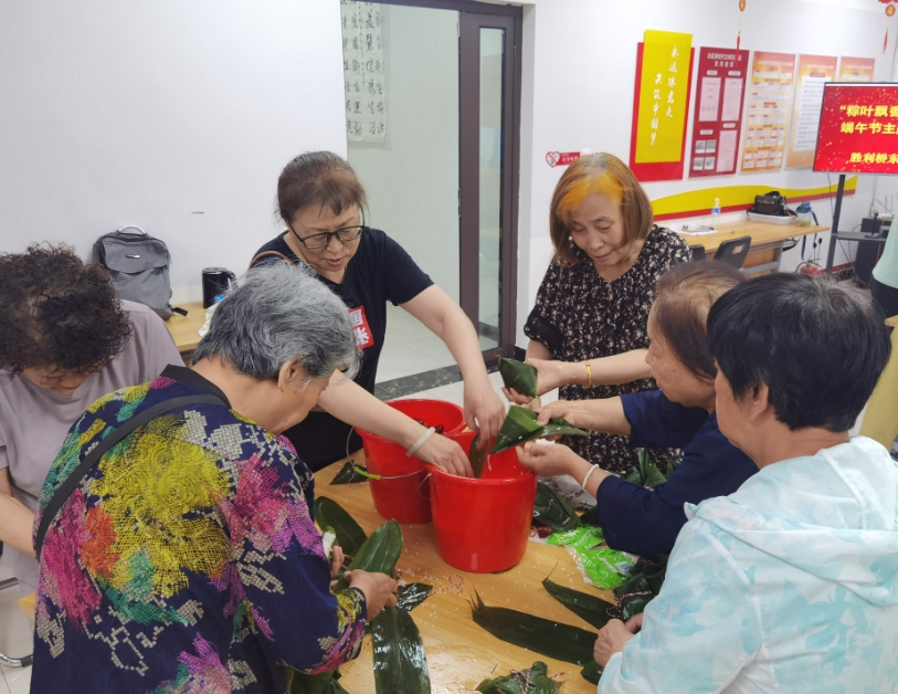 太原杏花岭区巨轮街道：粽叶飘香  情浓桥东