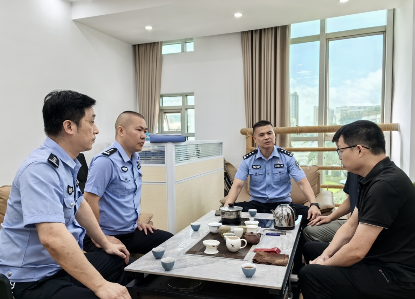 紧盯“头”等大事，朔州开发区交警电动自行车戴盔率专项整治提升行动进行中