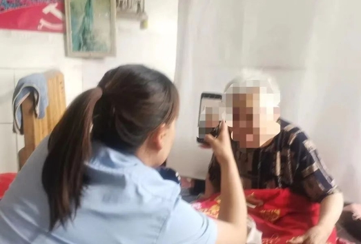 炎炎夏日，山西汾阳公安上门服务“送清凉”