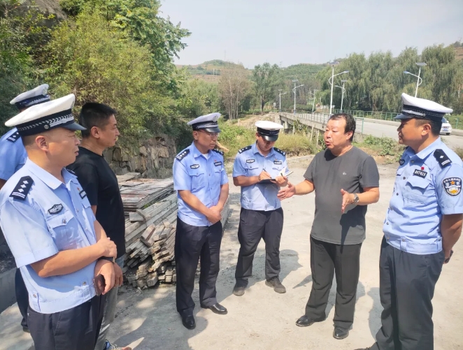 晋城沁水公安交警借助“安全生产月”持续开展道路交通安全“大排查、大整治”