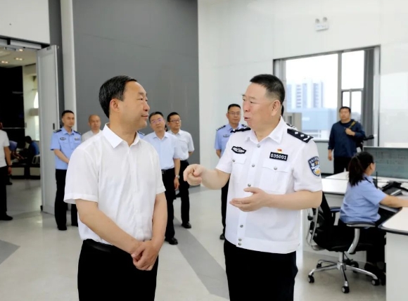 晋中市委书记常书铭深入市公安局调研