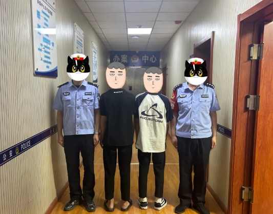 【拍案惊奇】拉车门“开盲盒”？开出一副“银手镯”！