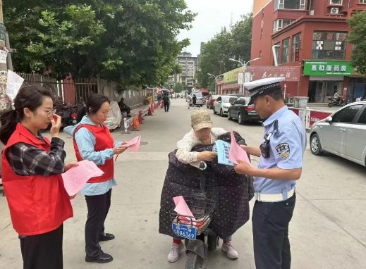 临汾公安交警走进社区开展交通安全主题暨打击“黄牛”“黑中介”顽瘴痼疾宣传活动