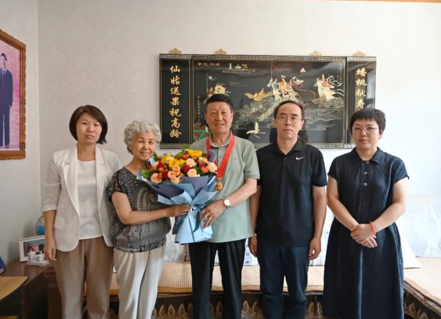 峥嵘五十载，薪火永相传——山西平遥县人民检察院为老党员颁发“光荣在党50年”纪念