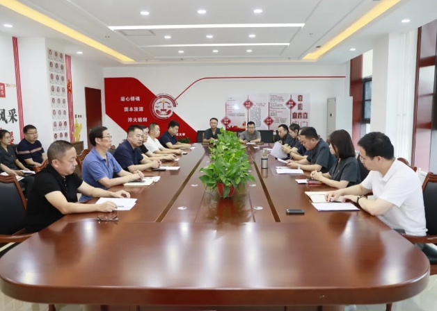 吕梁市中级人民法院：党旗红 法徽亮