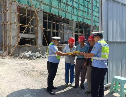 临汾公安交警针对外出务工人员开展夏季交通安全警示教育活动