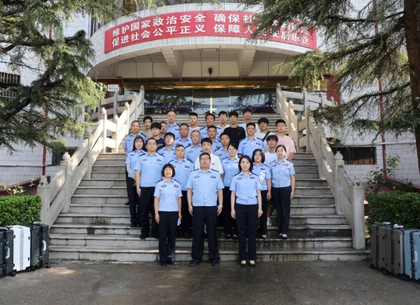 暖警用心  爱警用情——临汾洪洞县公安局开展“金秋助学•情暖警营”活动