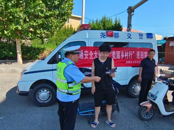 宣传不止步  秋风怡人普法忙——临汾公安交警走进辖区农村开展秋季交通安全宣传教育