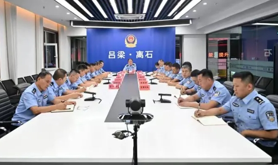 持续发力  为平安“再加码”——吕梁离石公安开展夏夜治安巡查宣防第三次集中统一行