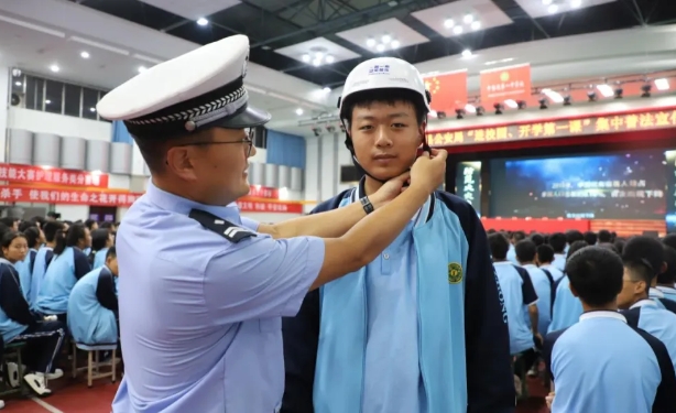 知危险  会避险——吕梁中阳交警进学校，筑牢“中秋”出行平安路