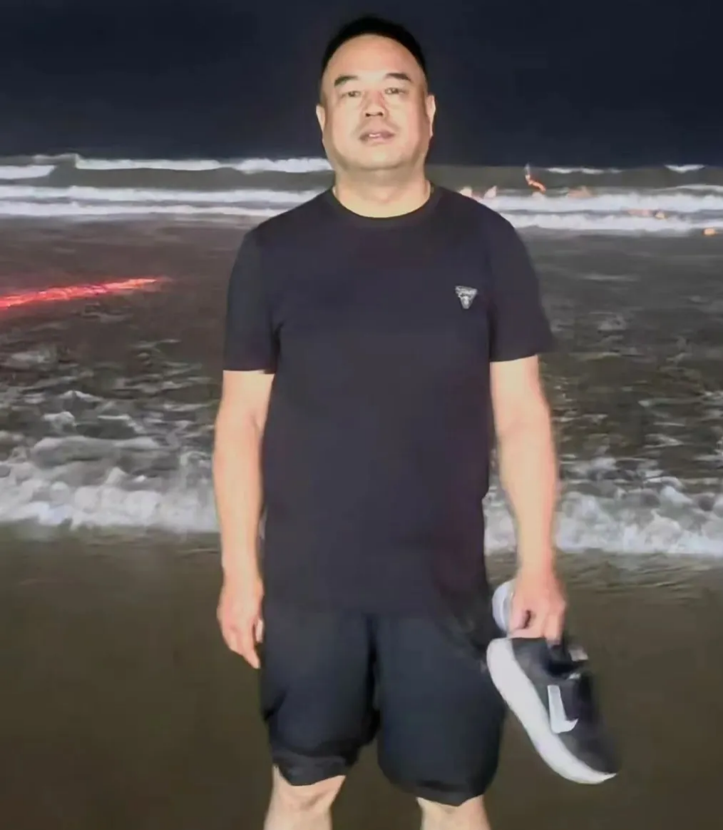 舍己为人显英雄本色  51岁辅警挺身而出
