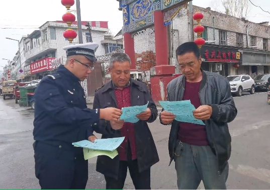 吕梁中阳交警积极开展秋季交通安全宣传