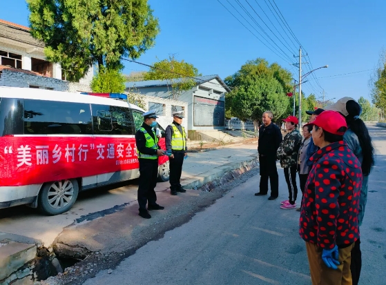 临汾安泽：“美丽乡村行”交通安全巡回宣传活动走进东唐村