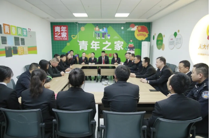 奉献有信，法治随行——吕梁市中院党员志愿服务队走进社区开展志愿服务