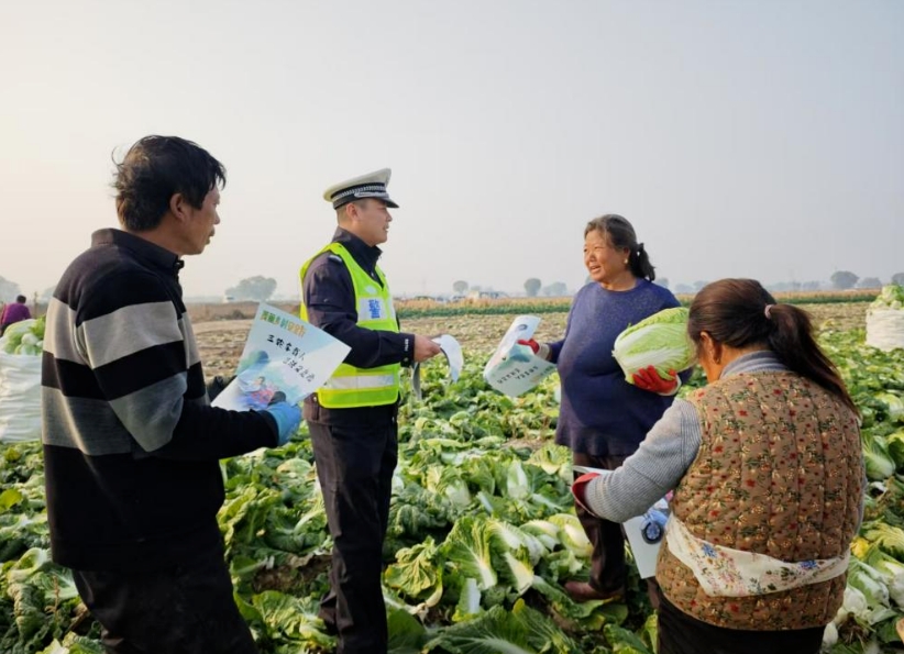 吕梁文水公安：交通安全进农村  秋季宣传正当时