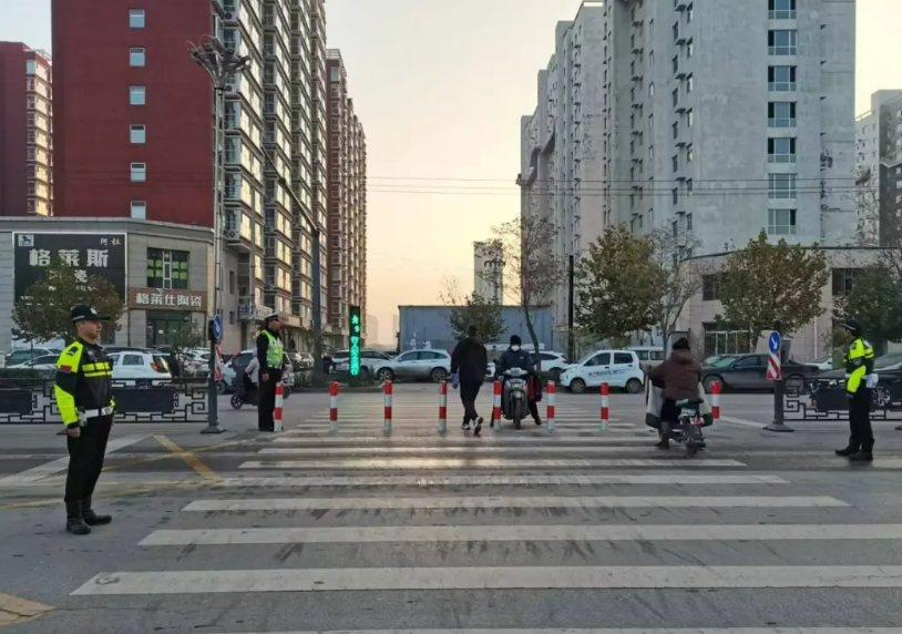吕梁交城县公安局交警大队：常态化站好护学岗  守护上学平安路