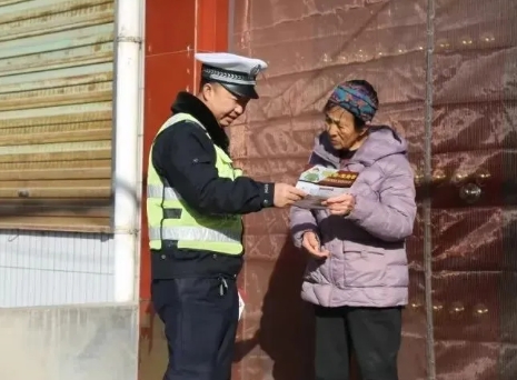 临汾公安交警持续开展“美丽乡村行”交通安全宣传活动